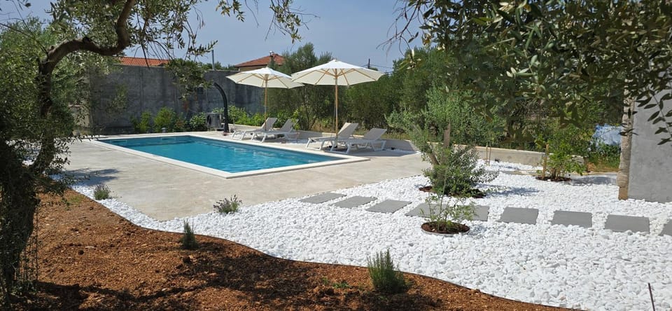 Garden, Swimming pool