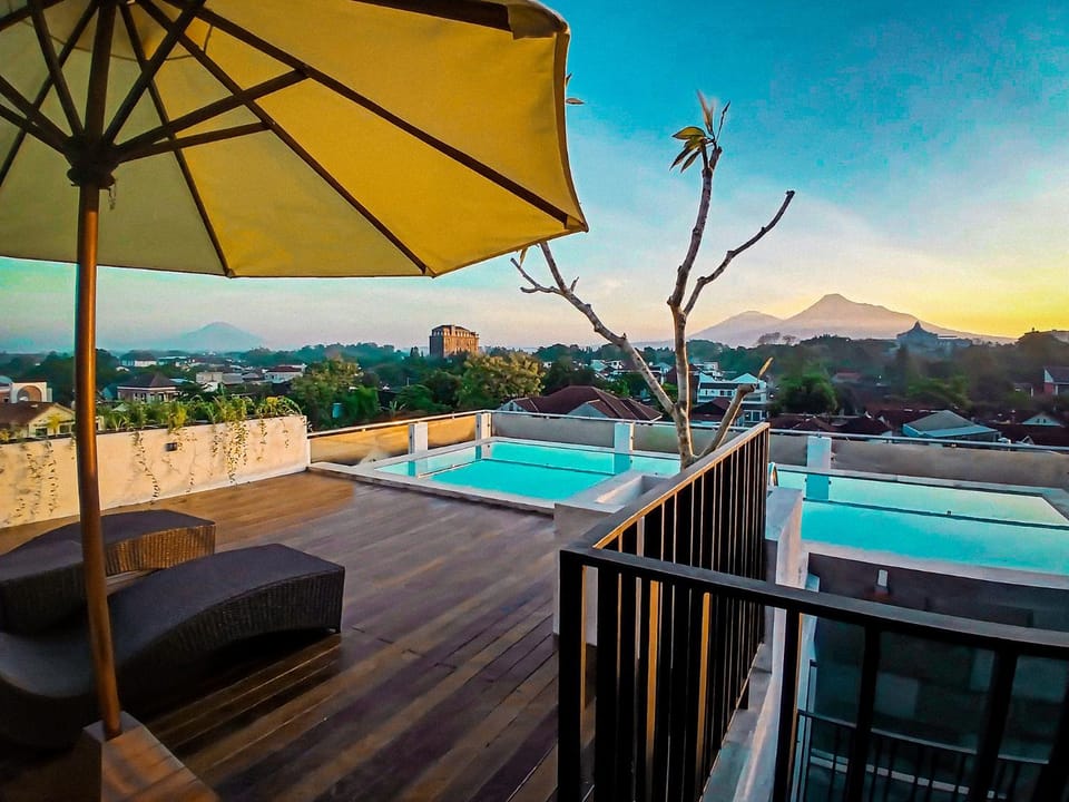 Swimming pool, Sunrise