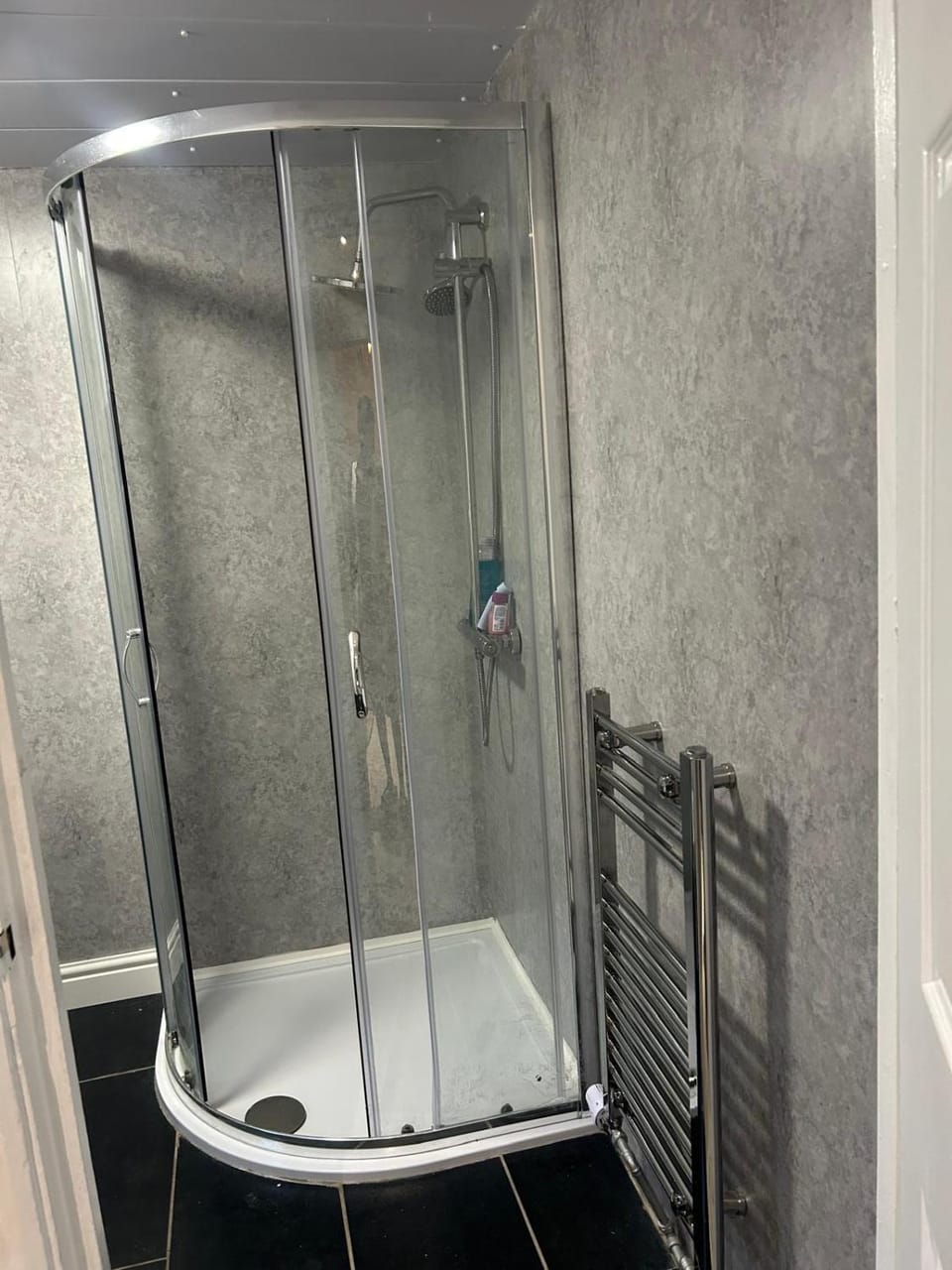 Family Contractor Modern Home Sleeps 7 Free parking House in Grimsby