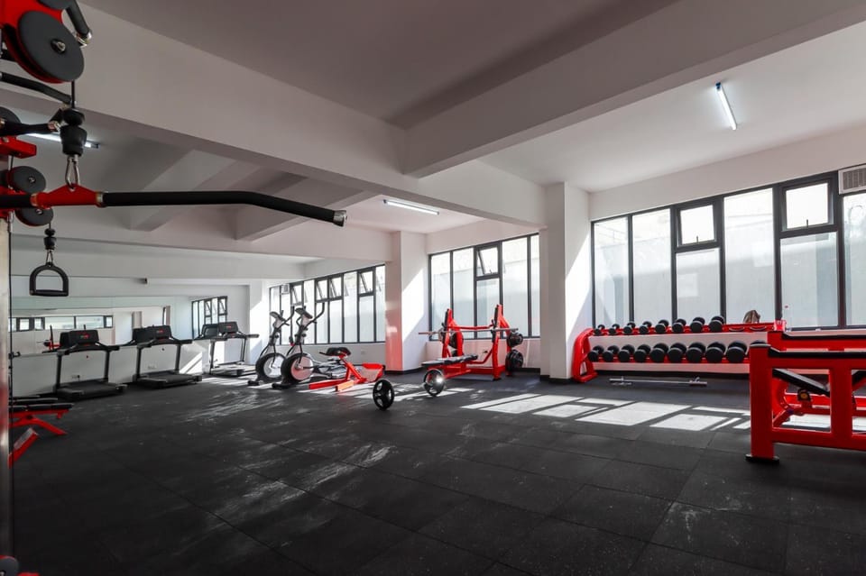 Modern executive three bedroom apartments with swimming pool,fully fitted gym and breathtaking city views which offers luxury and comfort lifestyle in kilimani Apartment in Nairobi
