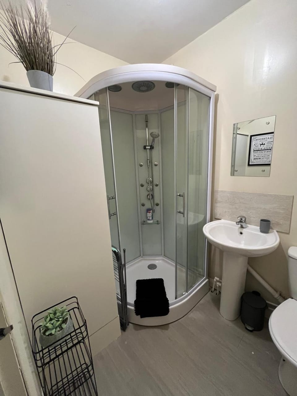 2 Bedroom Apartment in Swindon Town Centre Apartment in Swindon