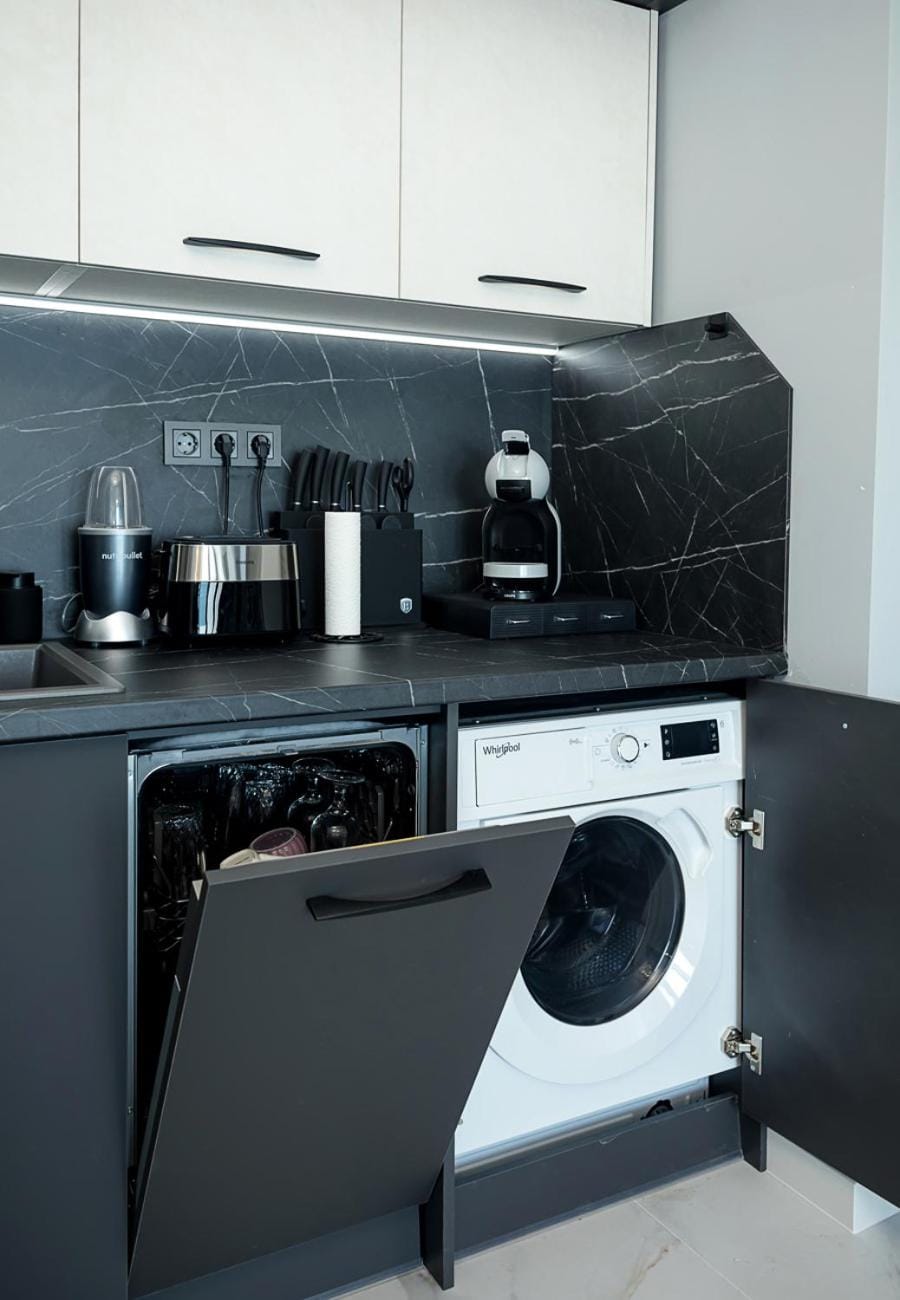 Coffee/tea facilities, Kitchen or kitchenette, dishwasher, toaster, washing machine