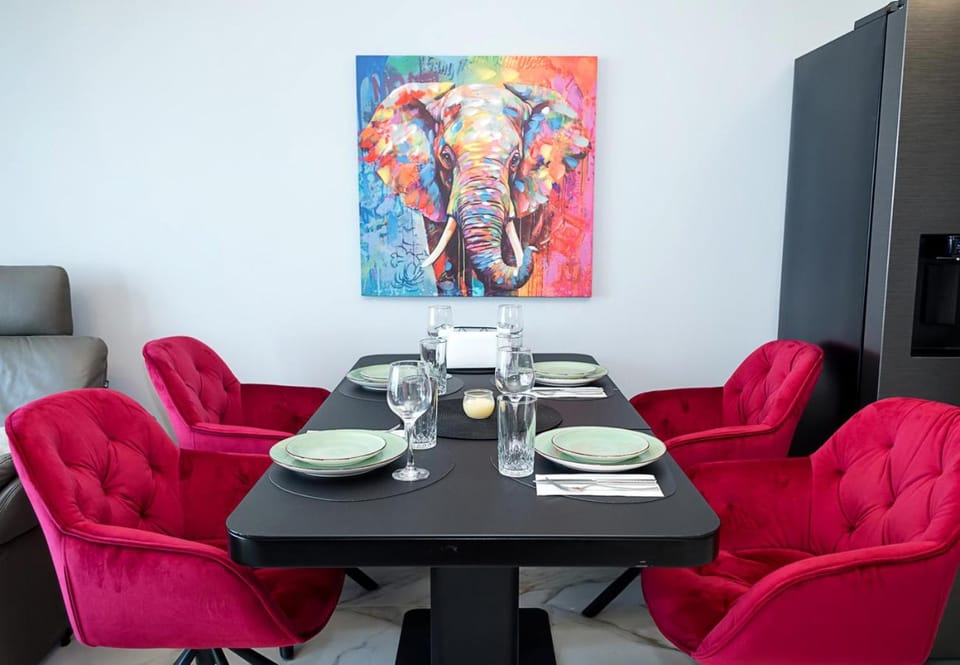 Living room, Decorative detail, Seating area, Dining area