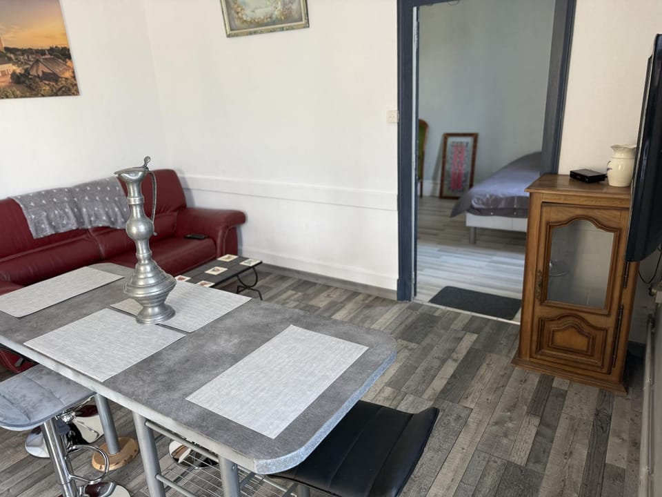 Living room, Seating area, Dining area