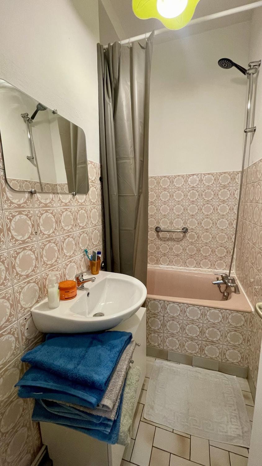 Shower, Bathroom, Bath, towels