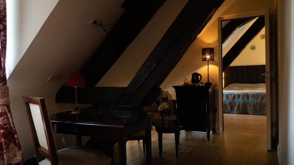 Logis Hôtel L'Orée des Charmes et son restaurant L'évYdenCe Hotel in Bourgogne-Franche-Comté