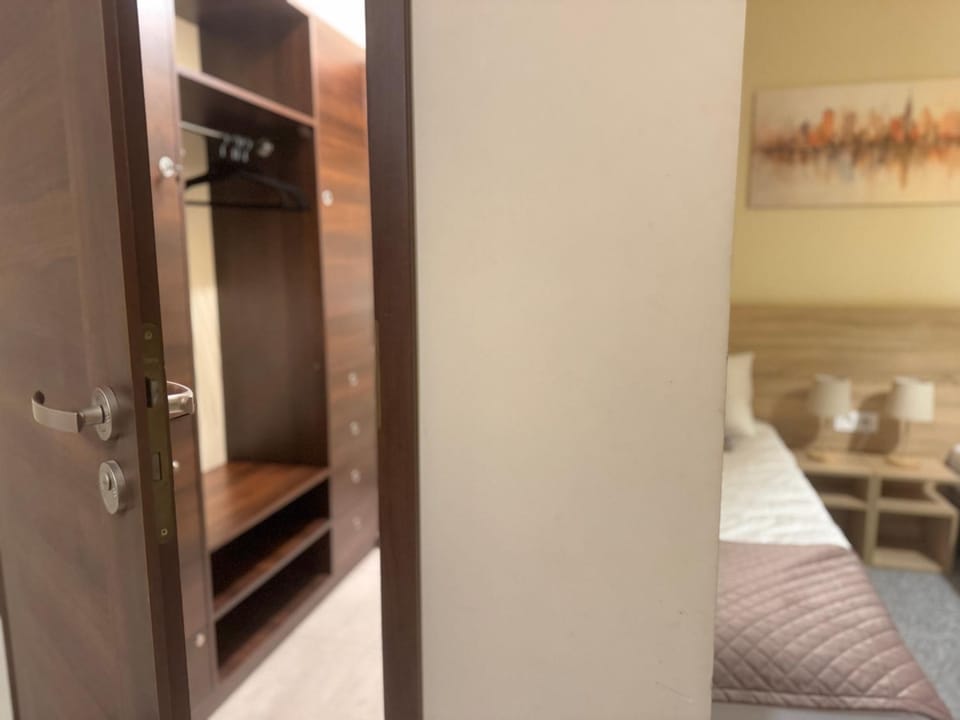 Bed, Photo of the whole room, Seating area, wardrobe