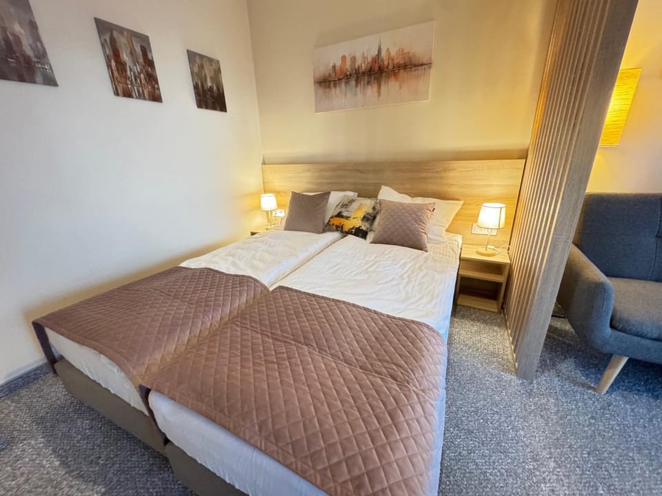 Bed, Seating area, Bedroom