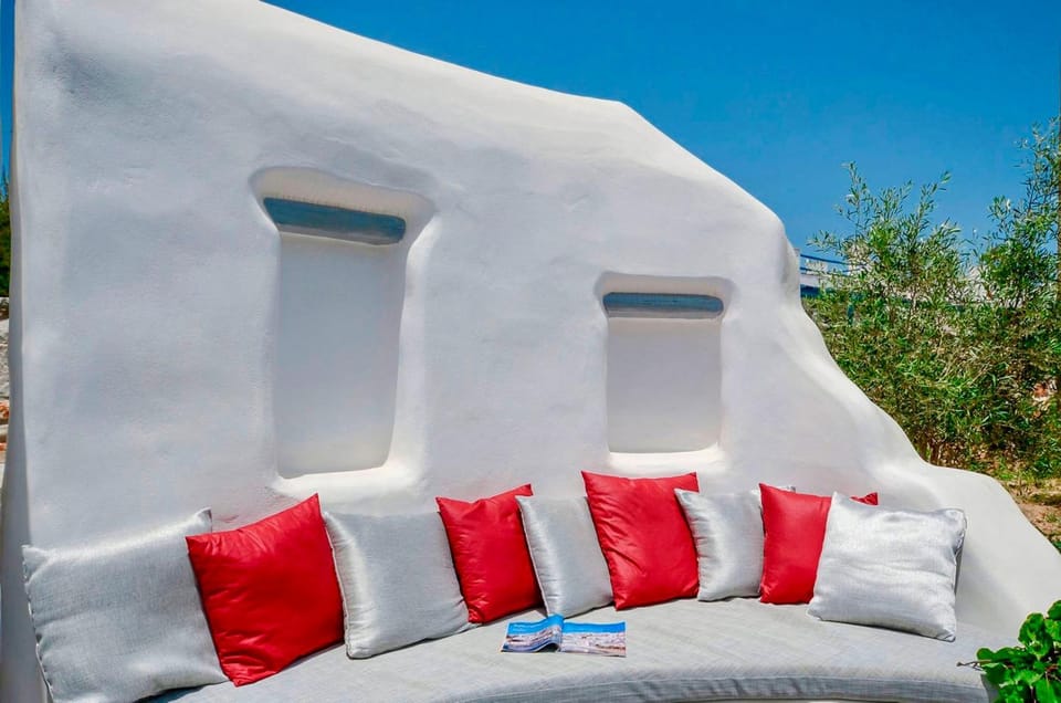 Day, Living room, Seating area