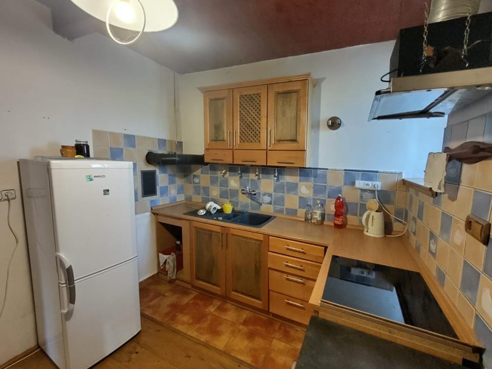 Coffee/tea facilities, Kitchen or kitchenette, oven, stove