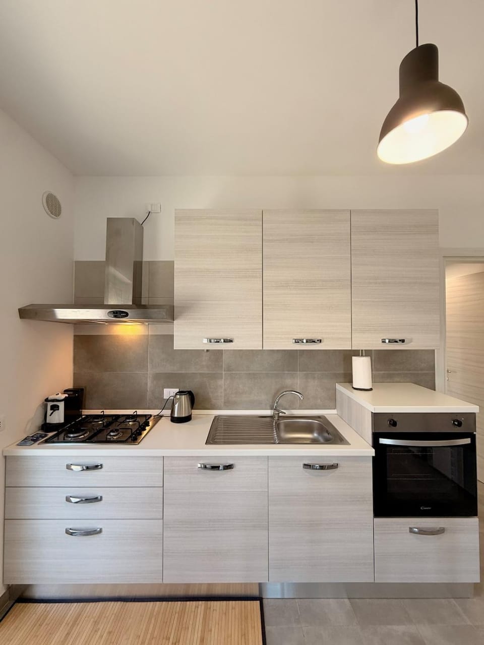 Kitchen or kitchenette, dishwasher, stove