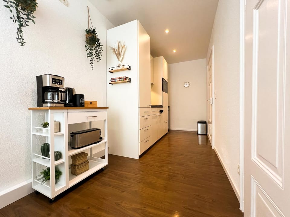 Coffee/tea facilities, Kitchen or kitchenette, stove, toaster, kitchen