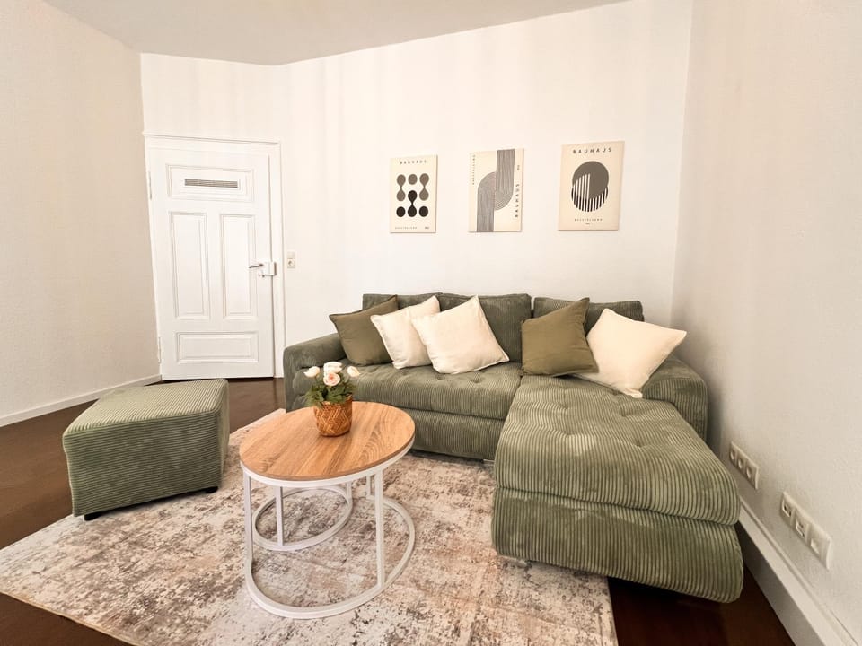 Communal lounge/ TV room, TV and multimedia, Living room, Seating area