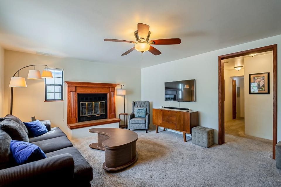 Living room, Seating area, fireplace