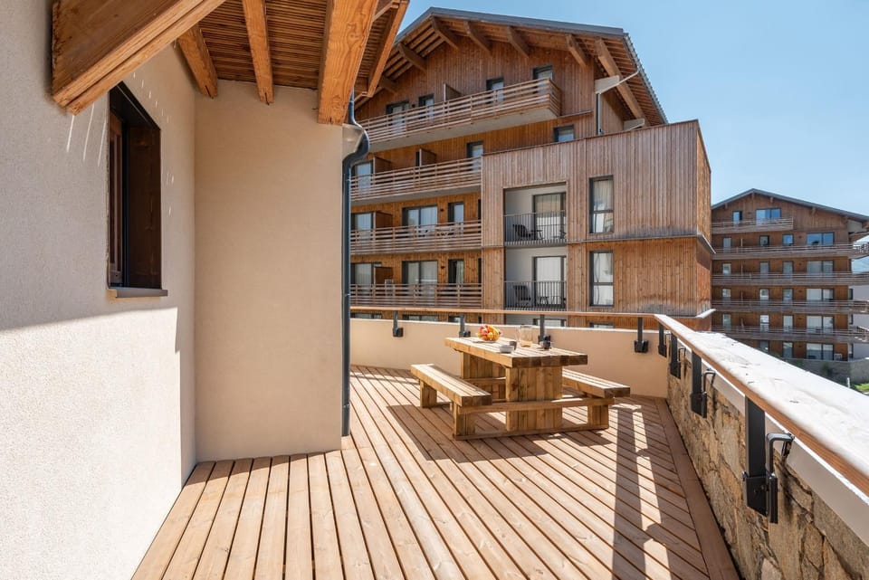 Property building, View (from property/room), Balcony/Terrace