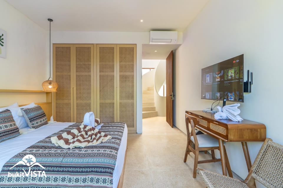 Photo of the whole room, Bedroom