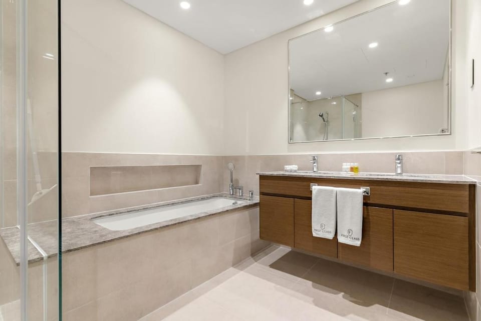 FIRST CLASS 4BR Luxe Downtown Escape Apartment in Dubai