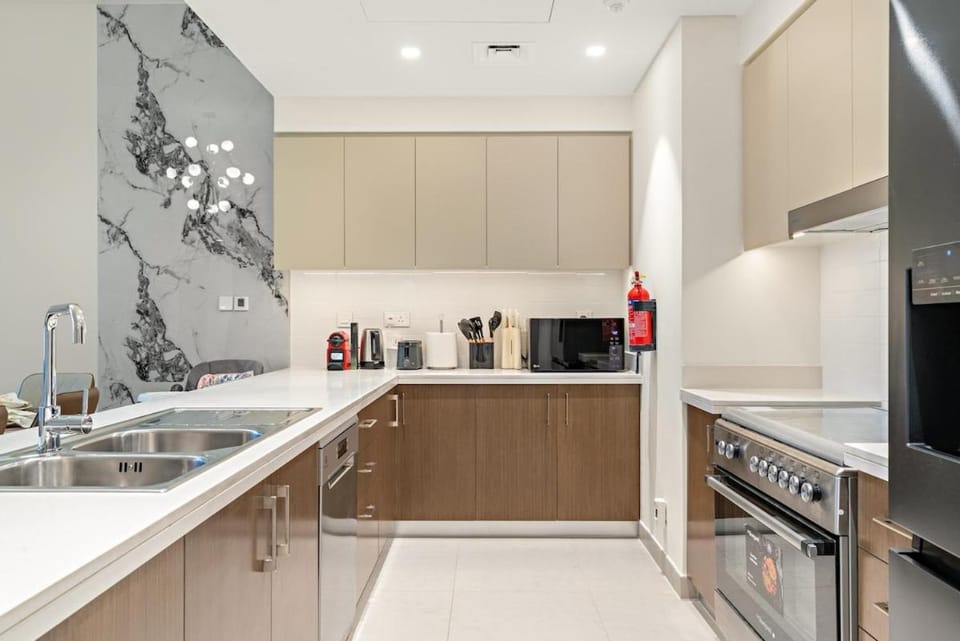 FIRST CLASS 4BR Luxe Downtown Escape Apartment in Dubai