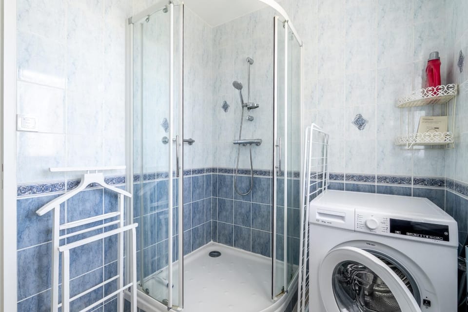 Bathroom, Living room