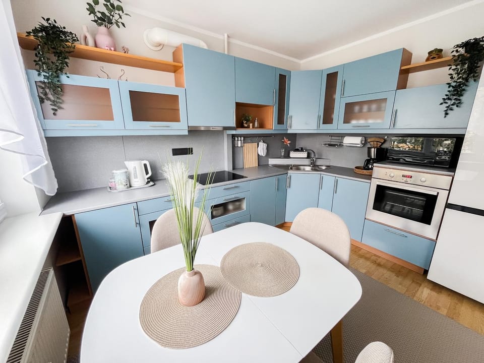 Kitchen or kitchenette, Dining area, stove