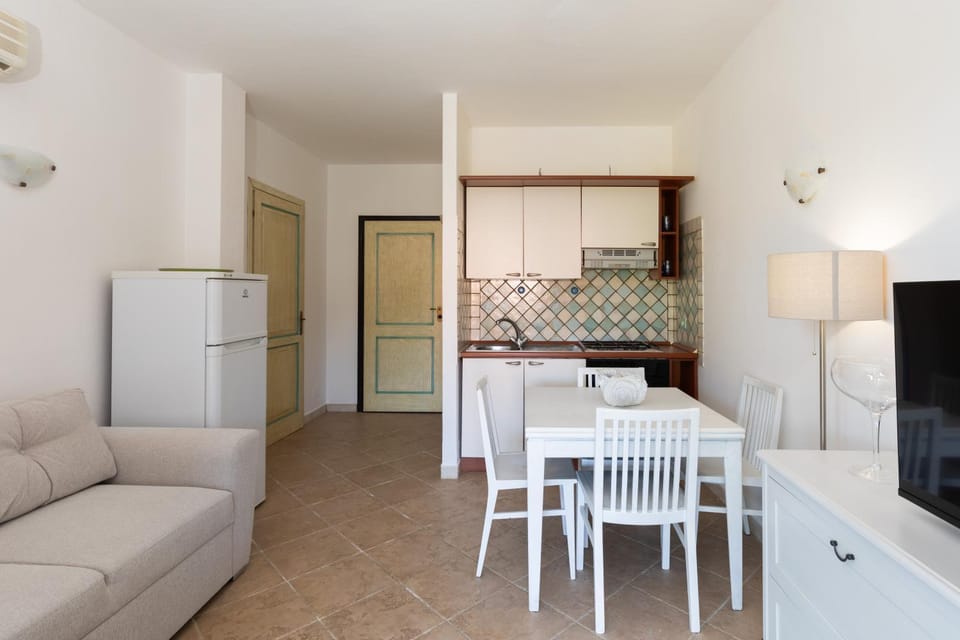 TV and multimedia, Kitchen or kitchenette, Living room, Seating area, Dining area, oven