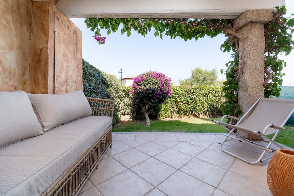 Patio, Spring, Day, Garden, Seating area, Garden view