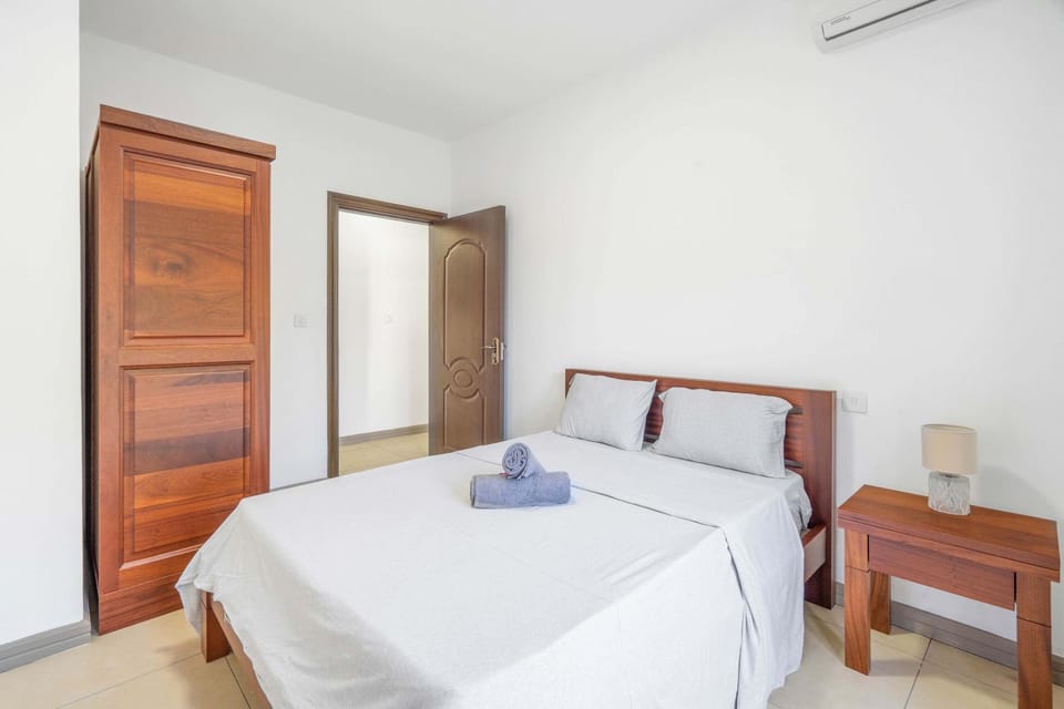 Bed, Photo of the whole room, Bedroom, towels, wardrobe