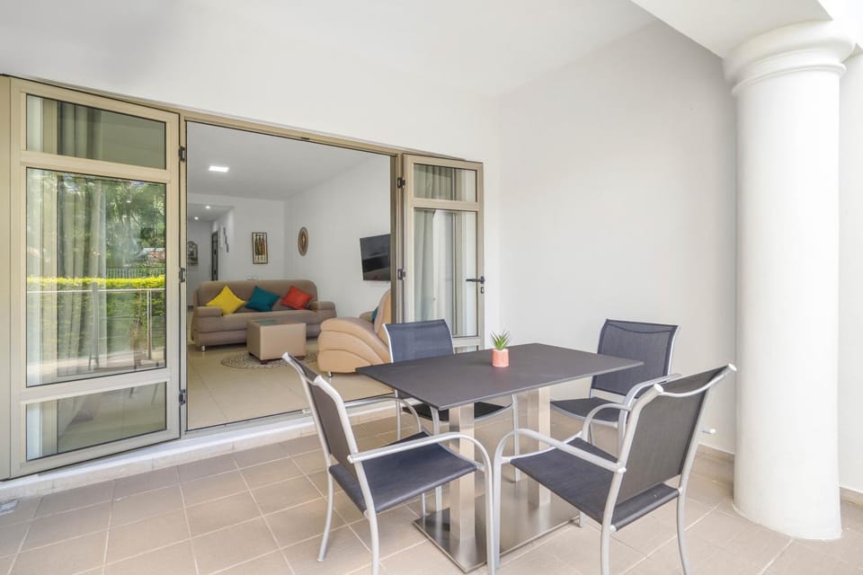 Patio, Living room, Seating area, Dining area