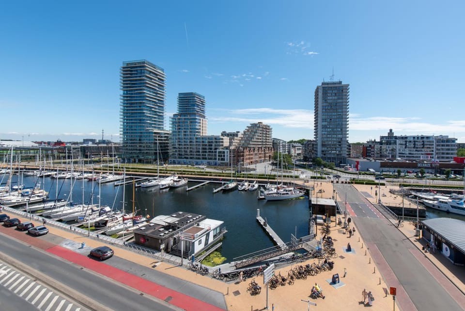 Luxury apartment with Marina view and free parking Apartment in Ostend