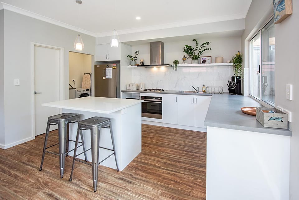 Kitchen or kitchenette, Dining area, dishwasher, oven, stove