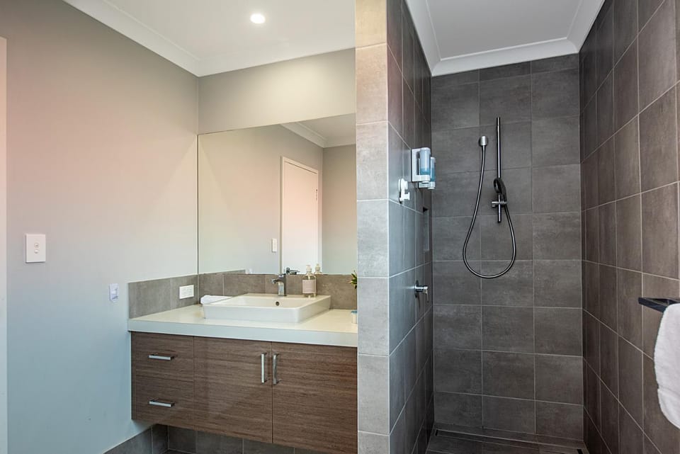Shower, Bathroom, towels