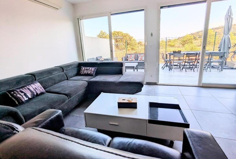 View (from property/room), Living room, Seating area
