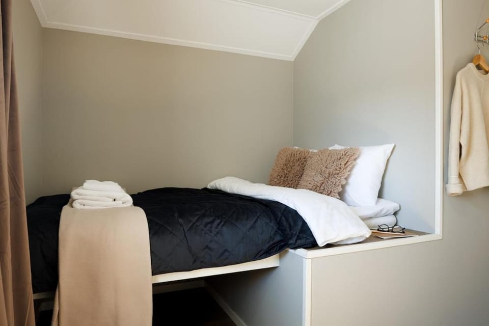 Guestly Homes - Spacious 1BR Apartment with Separate Guest Room Apartment in Norrbotten County, Sweden