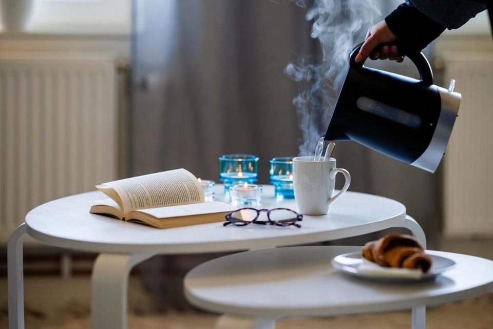 Guestly Homes - Spacious 1BR Apartment with Separate Guest Room Apartment in Norrbotten County, Sweden