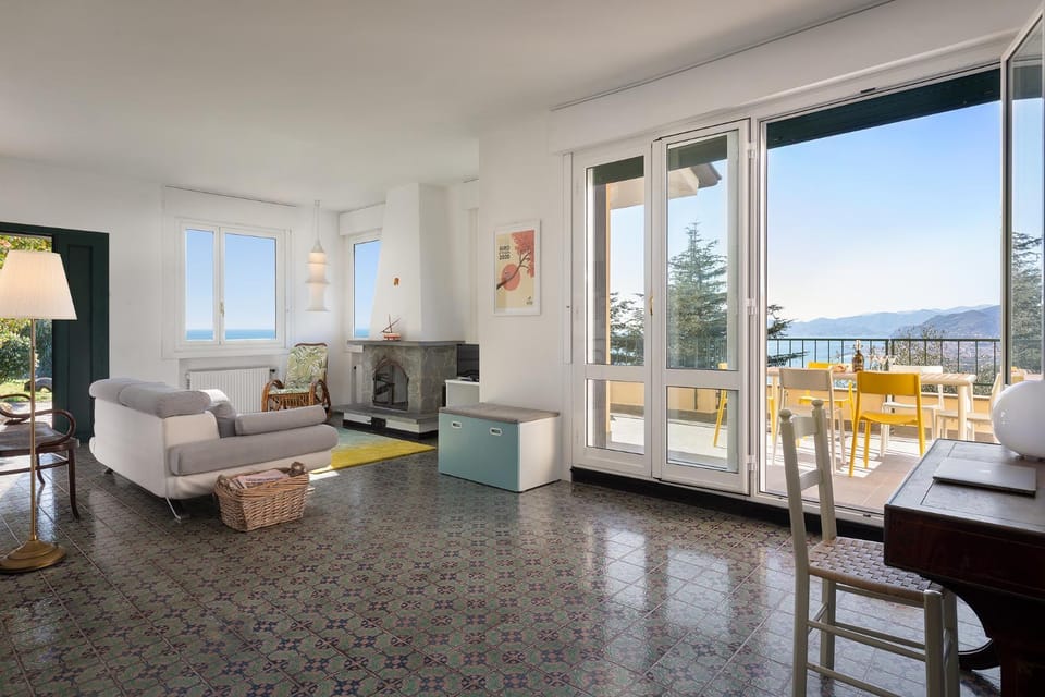 Natural landscape, View (from property/room), Balcony/Terrace, Living room, Seating area, Dining area, Mountain view, Sea view