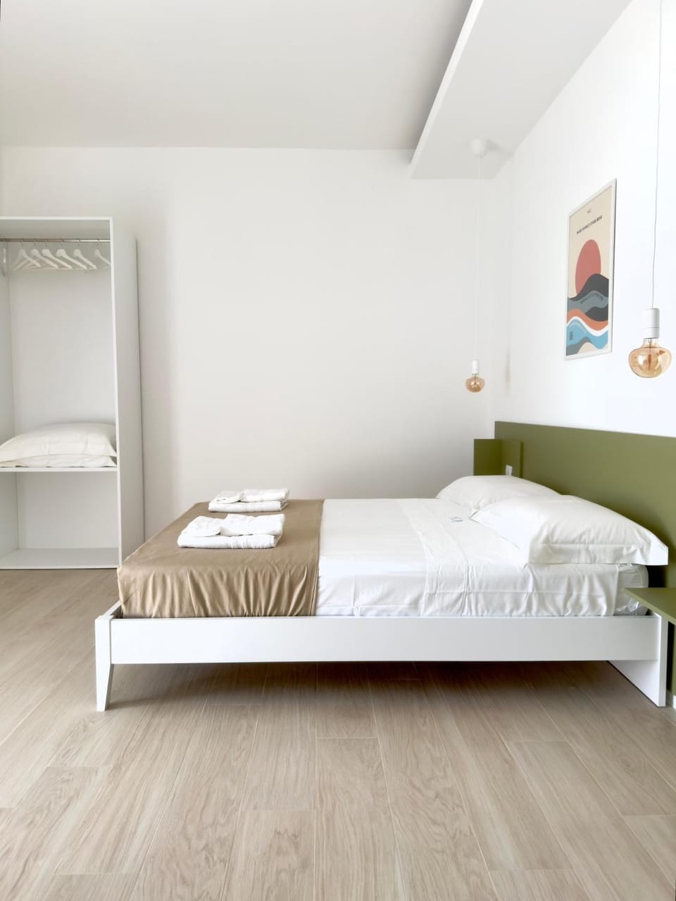 Bed, Photo of the whole room, Bedroom, towels