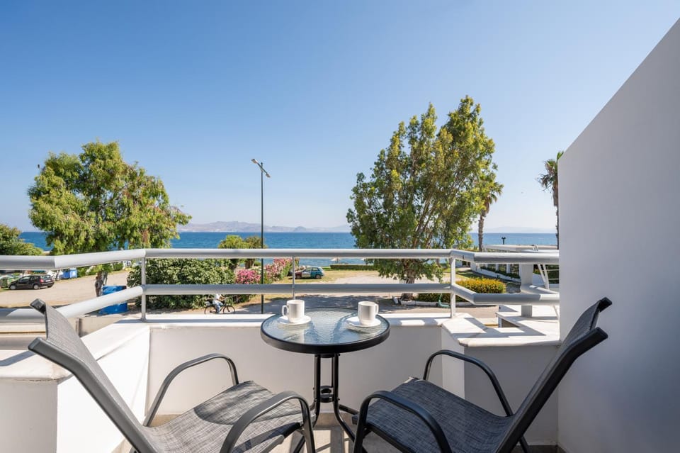 Day, View (from property/room), Balcony/Terrace, Dining area, Sea view