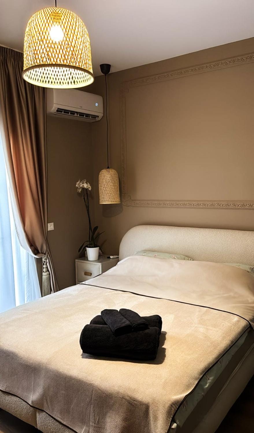 Bed, Photo of the whole room, Bedroom, towels