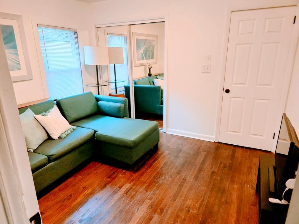 Living room, Photo of the whole room, Seating area