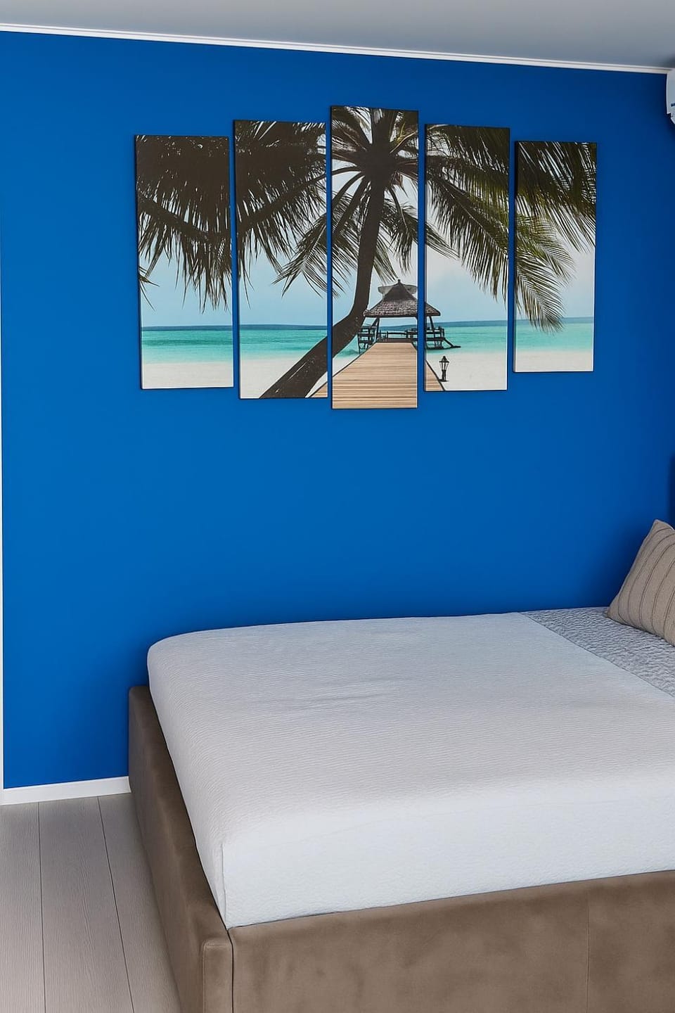 Bed, Photo of the whole room, Decorative detail, Bedroom