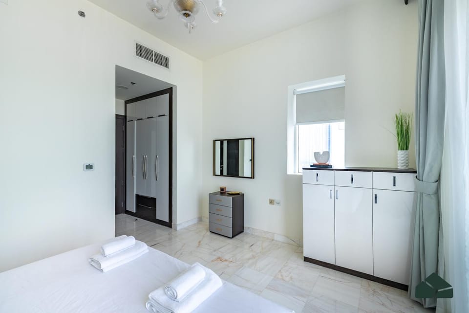 Bed, Kitchen or kitchenette, Photo of the whole room, Bedroom, fireplace, towels, wardrobe, air conditioner