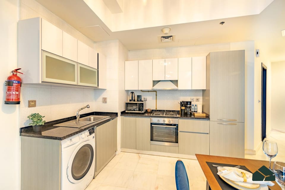Coffee/tea facilities, Kitchen or kitchenette, oven, stove, toaster, washing machine