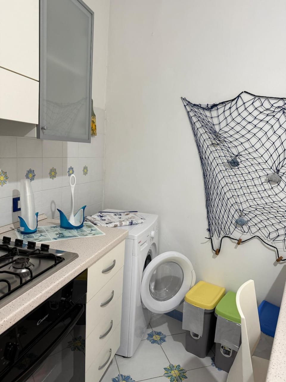 Kitchen or kitchenette, washing machine