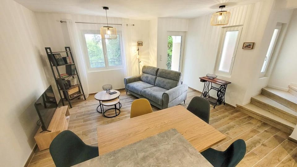 TV and multimedia, Living room, Dining area