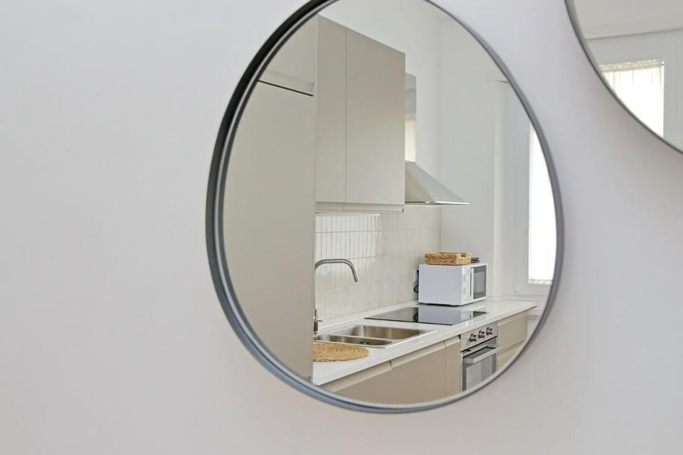 Brand New Modern Apt 2 Stops to Colosseum Apartment in Rome