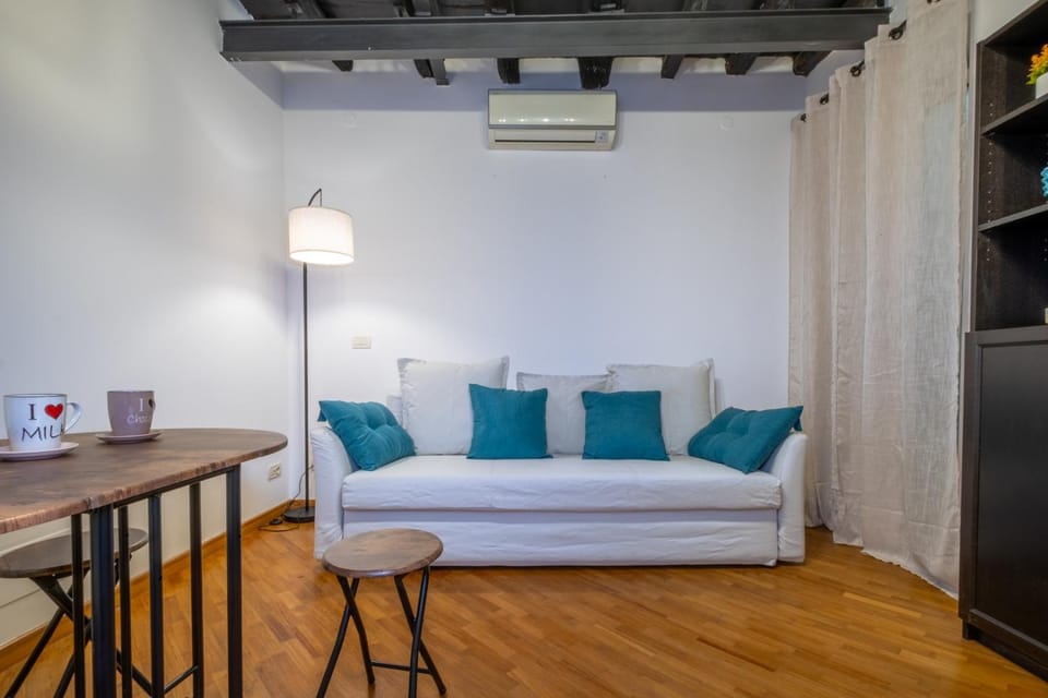 Living room, Seating area, air conditioner