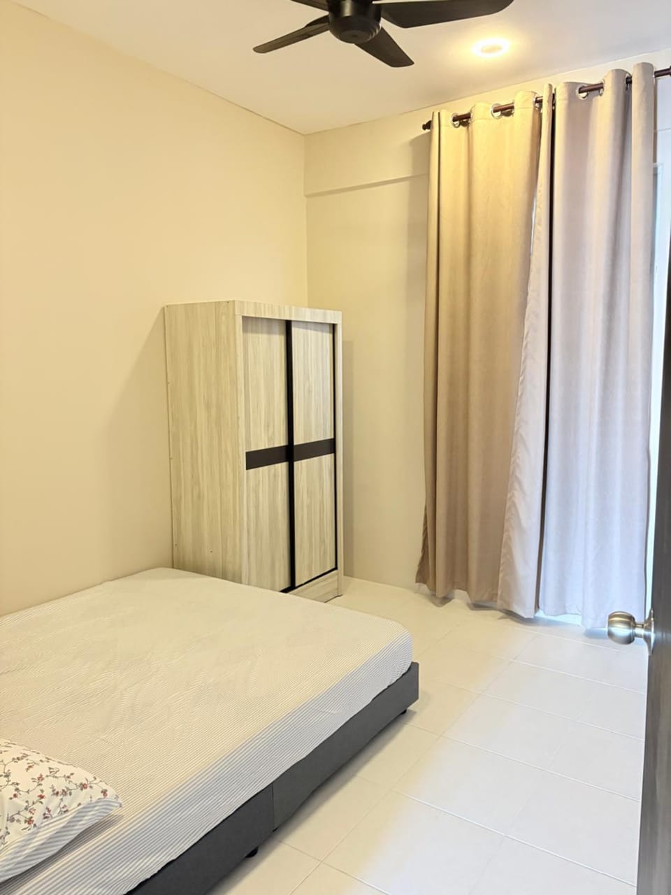 Bed, Photo of the whole room, Bedroom, wardrobe