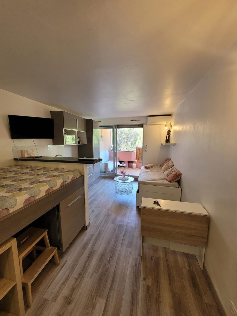 TV and multimedia, Kitchen or kitchenette, Dining area, pet friendly, stove