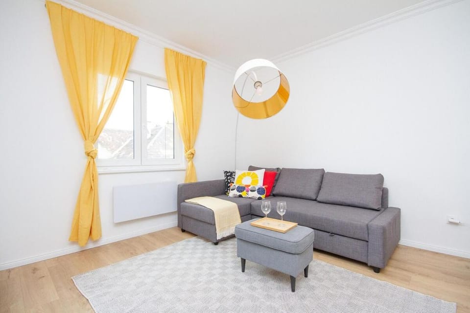 Sunny&Spacious 2BR-2B in the Heart of Buda Apartment in Budapest