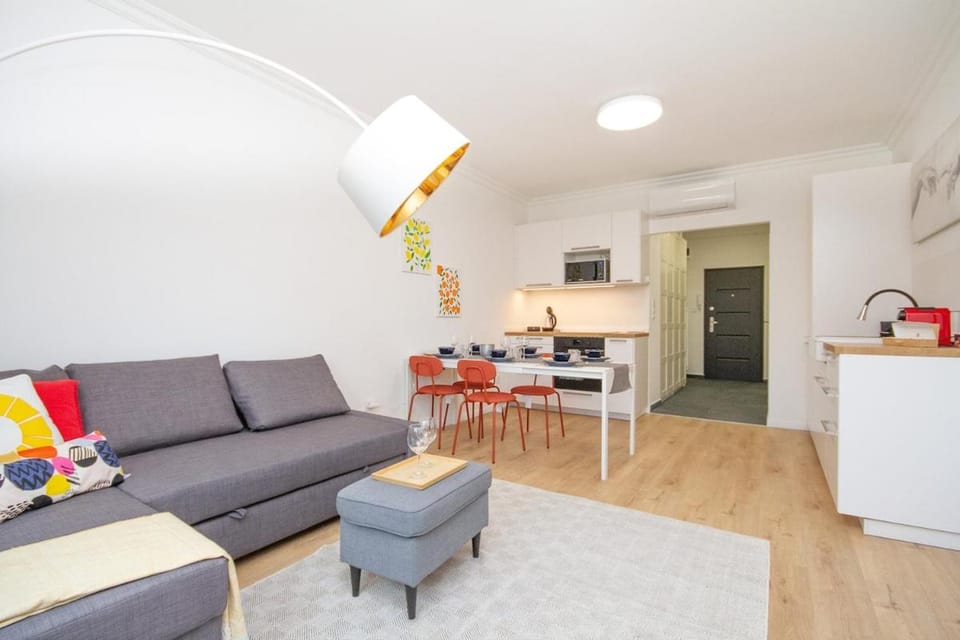 Sunny&Spacious 2BR-2B in the Heart of Buda Apartment in Budapest